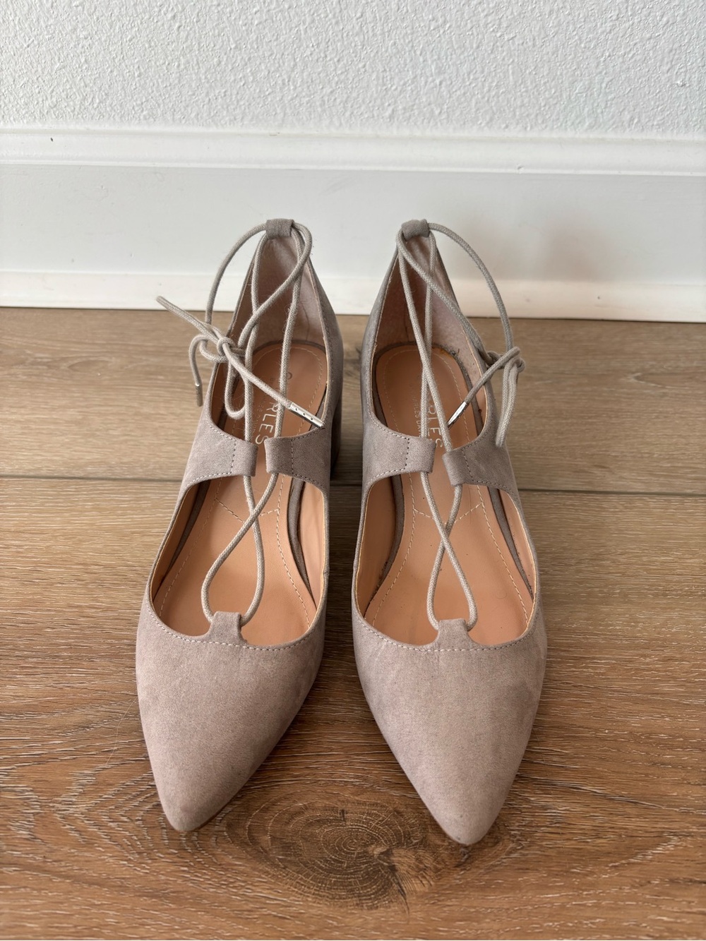 Charles David Lace-Up Pointed Toe Chunky Heel in Taupe Size 7